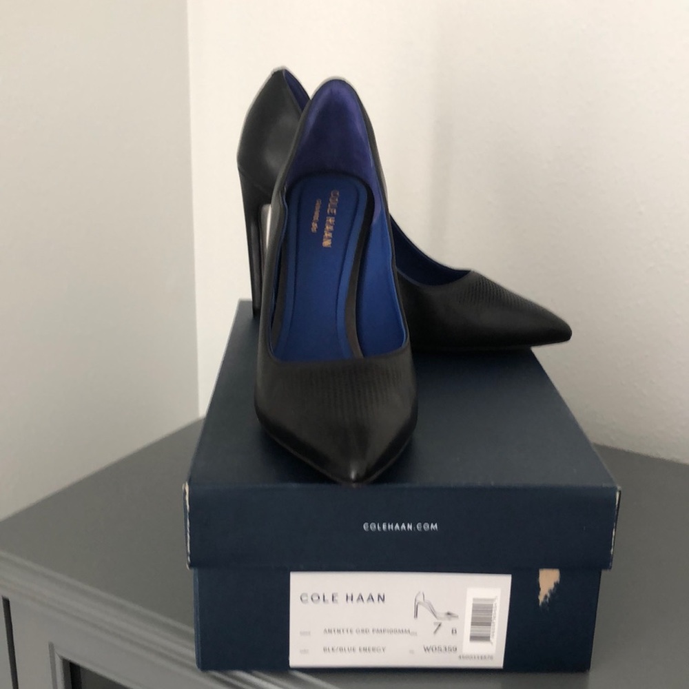 Cole Haan Black Pumps- size 7 - Leather